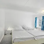 2 Bedroom Beautiful In Holiday home