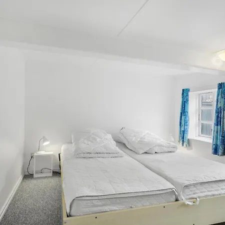 2 Bedroom Beautiful In Holiday home